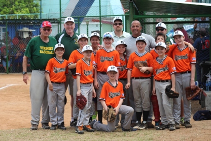 The Vermont team poses with Cuban baseball great Yosvani Aragon.